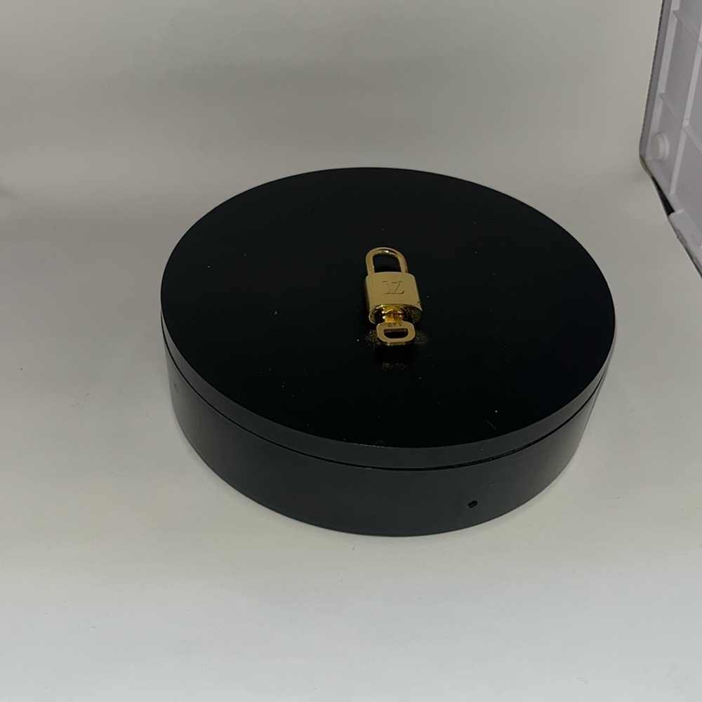 LV lock and Key